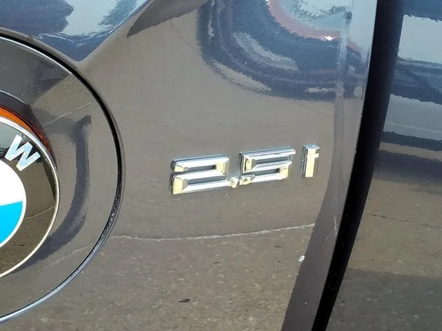 Used 2003  BMW 2.5i image 16