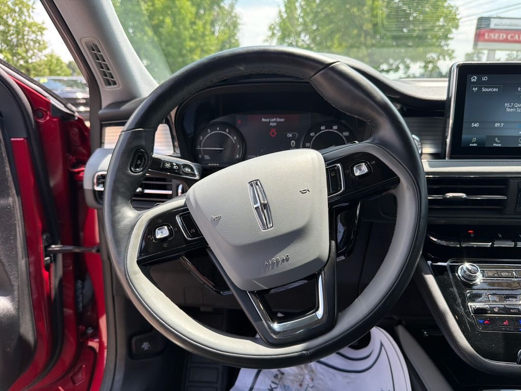Used 2022 Red Lincoln Standard image 17