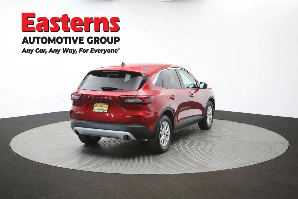 Used 2023 Red Ford Active image 40