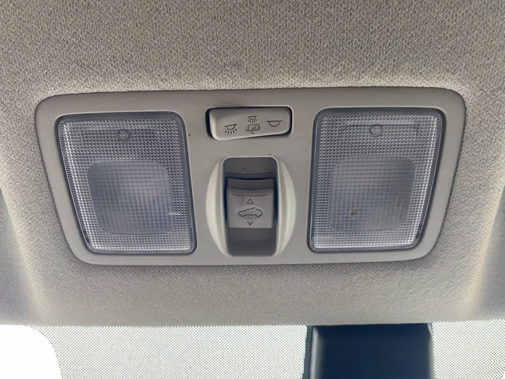 Used 2025 White Hyundai SEL image 22
