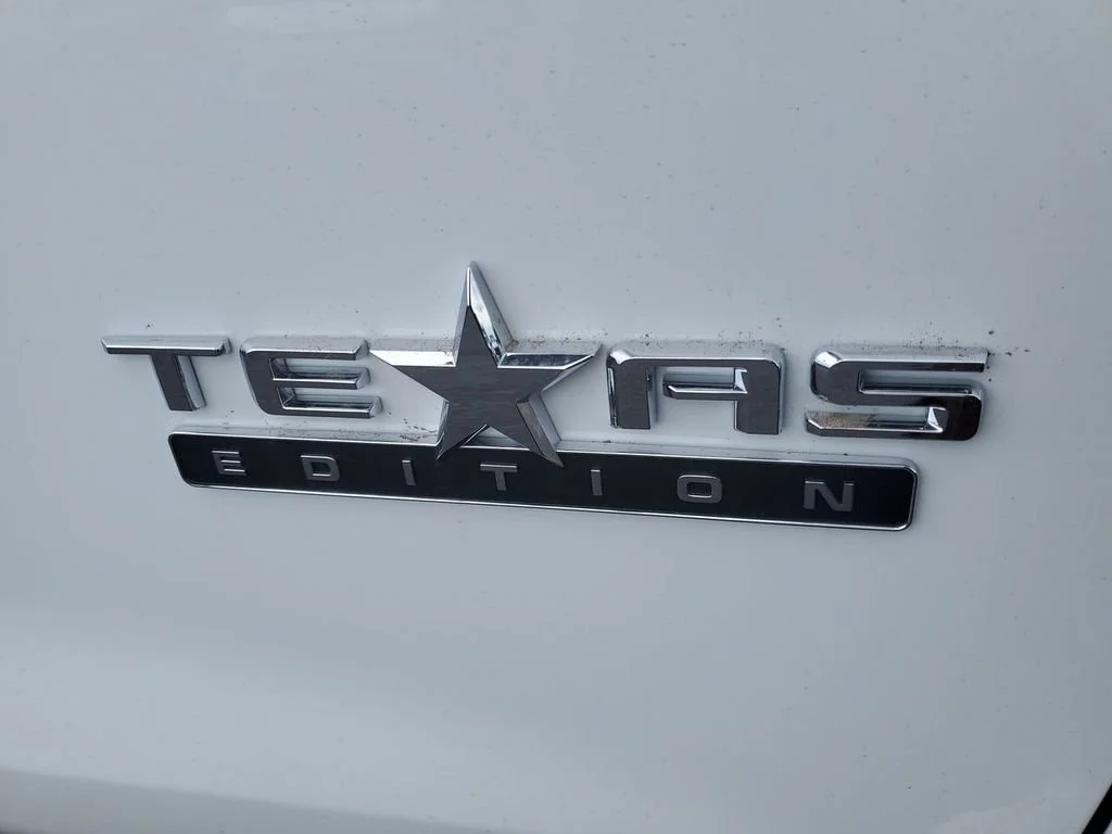 New 2026 Summit White Chevrolet LT image 38