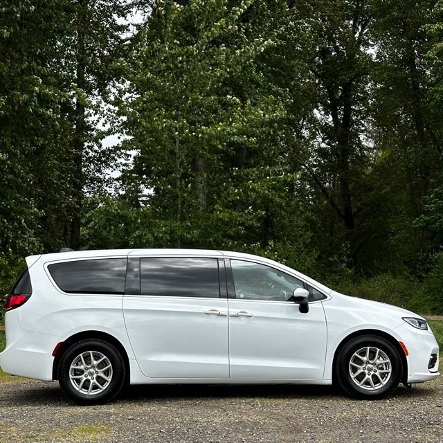 Used 2023 Bright White Clearcoat Chrysler Touring L image 8
