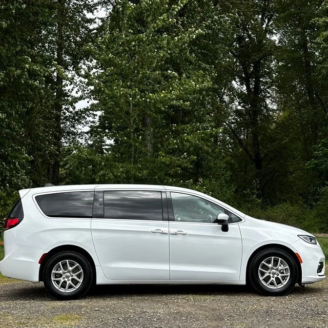 Used 2023 Bright White Clearcoat Chrysler Touring L image 8
