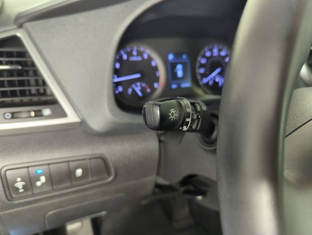 Used 2018 Blue Hyundai SEL Plus image 21