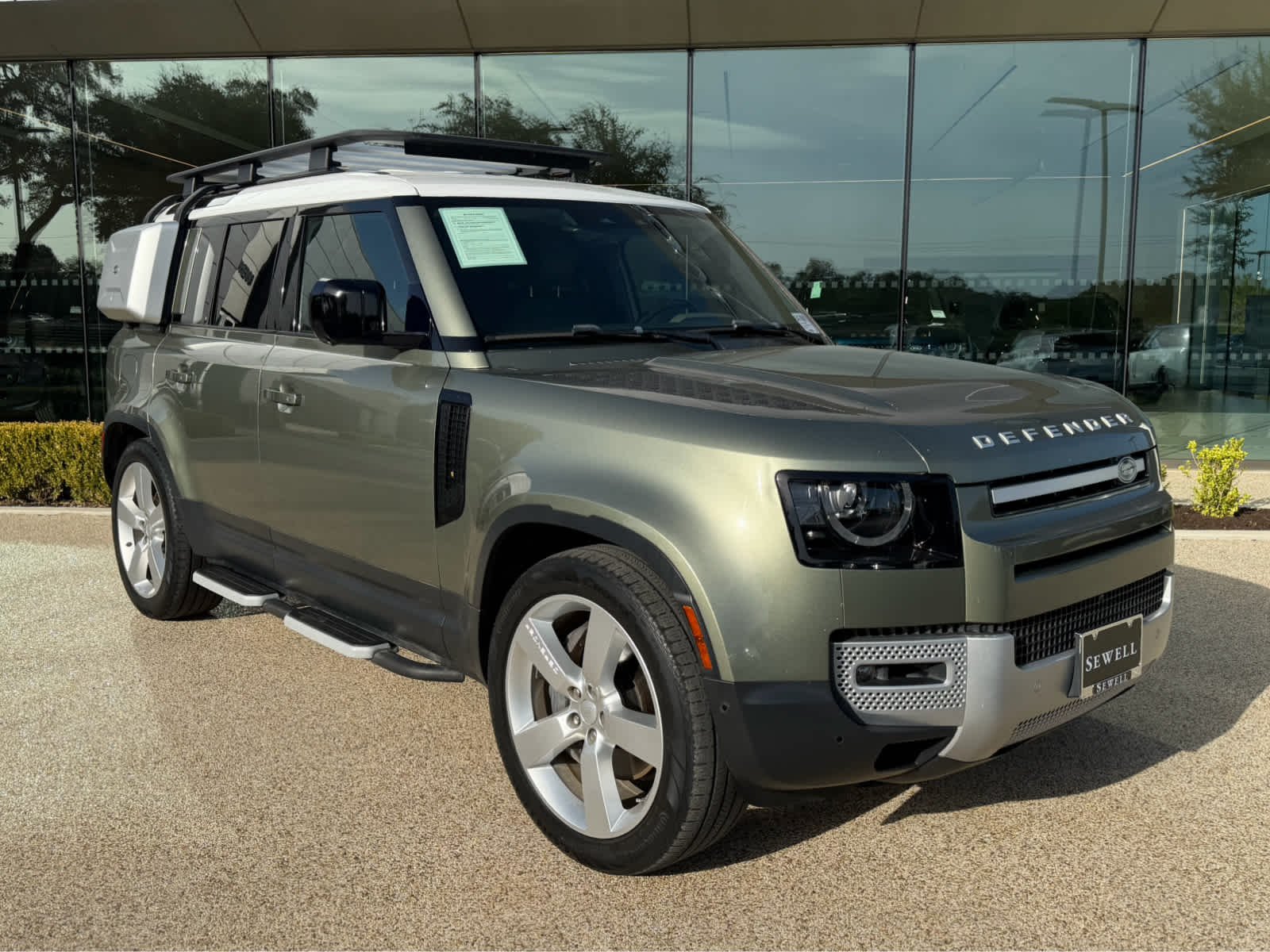 Used 2021 PANGIA GREEN Land Rover SE image 3