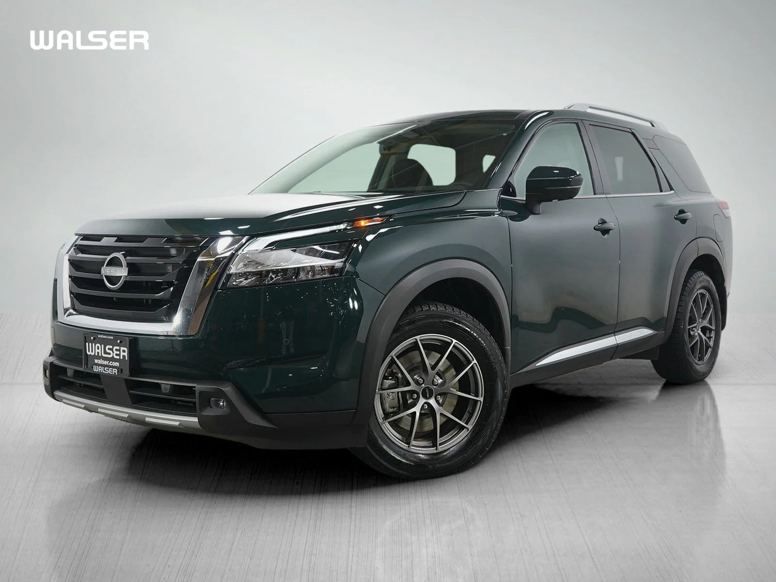 2024 Nissan Pathfinder Platinum 4WD's photo