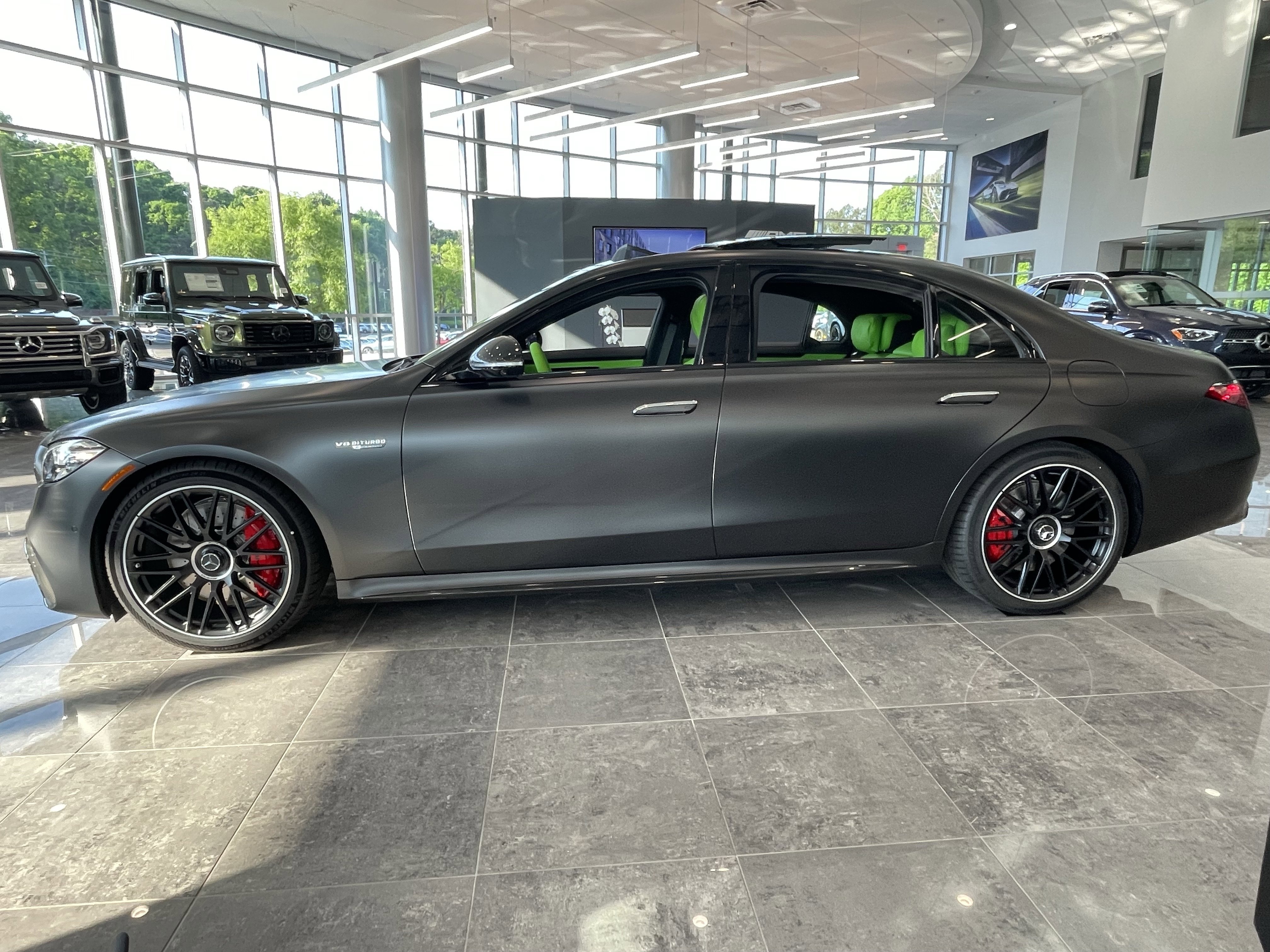 New 2026 MANUFAKTUR Graphite Grey Magno Mercedes-Benz AMG® S 63 E 4MATIC® Sedan image 12