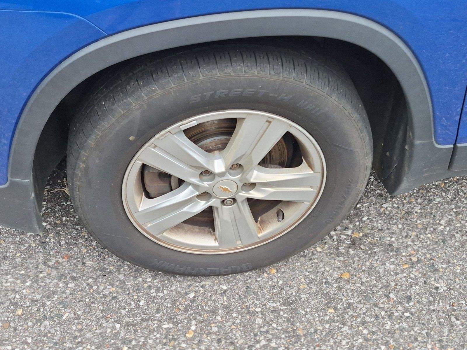 Used 2015 Brilliant Blue Metallic Chevrolet LT image 10