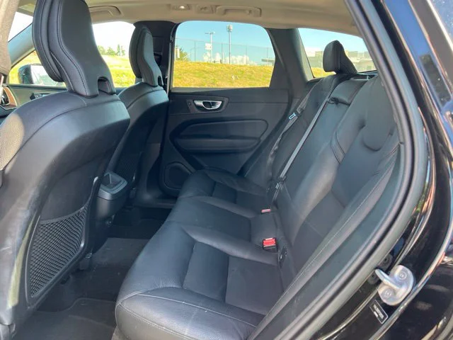 Used 2023 Onyx Black Metallic Volvo Plus Bright Theme image 13