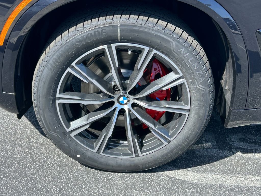 New 2026 Carbon Black Metallic BMW xDrive40i image 9