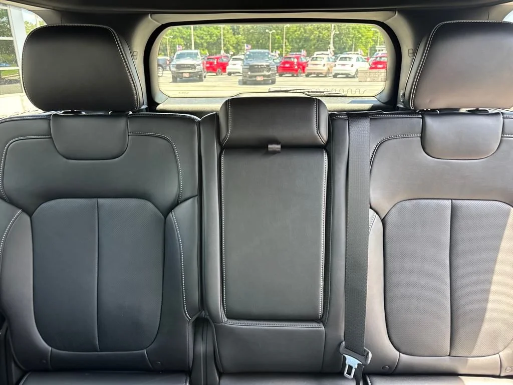 2025 Jeep Grand Cherokee Overland - Photo 15