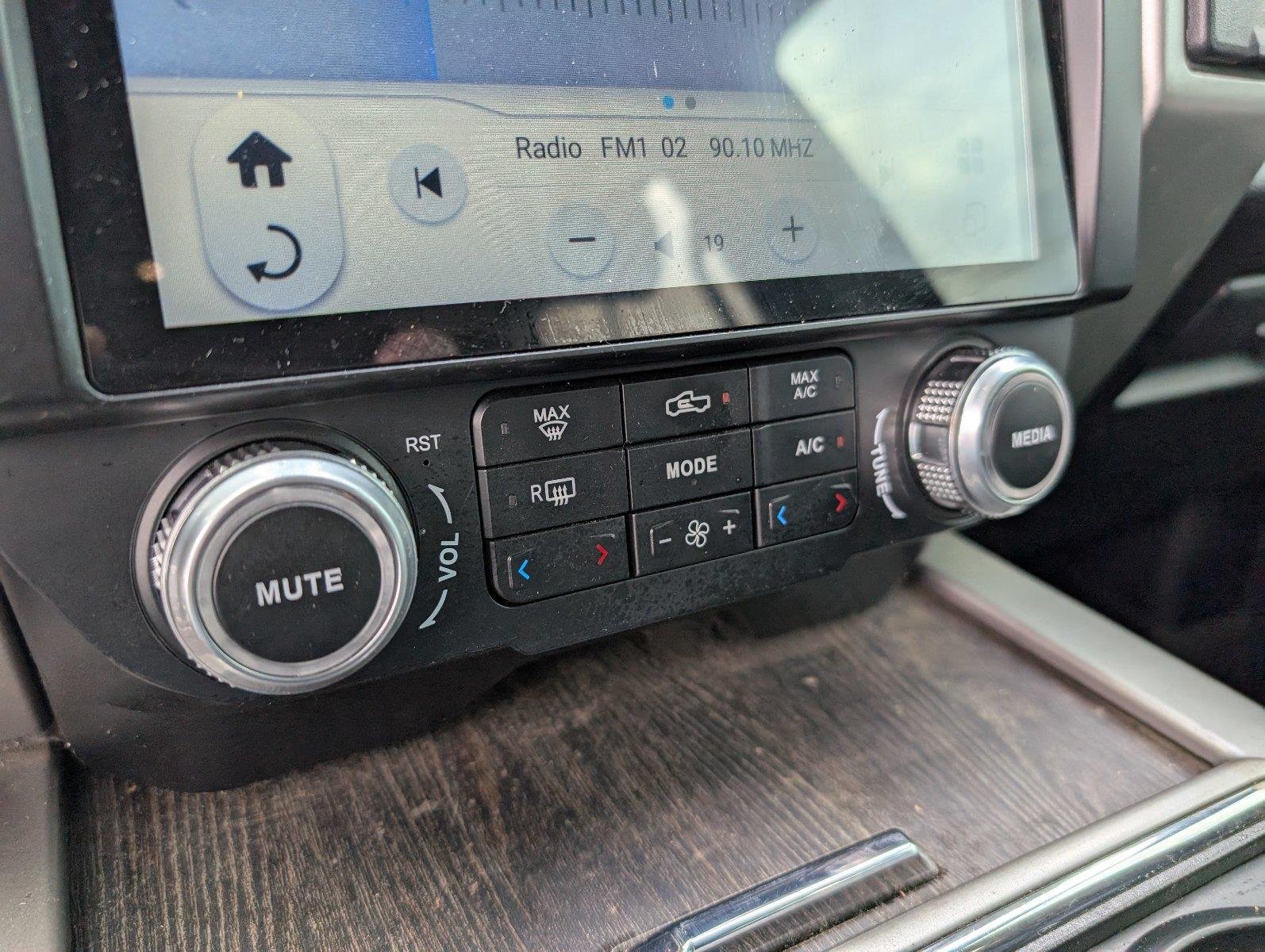 Used 2020 Agate Black Ford Lariat image 22