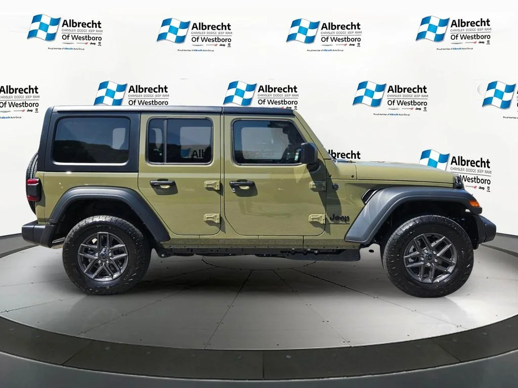 Used 2026 Green Jeep Sport S image 6