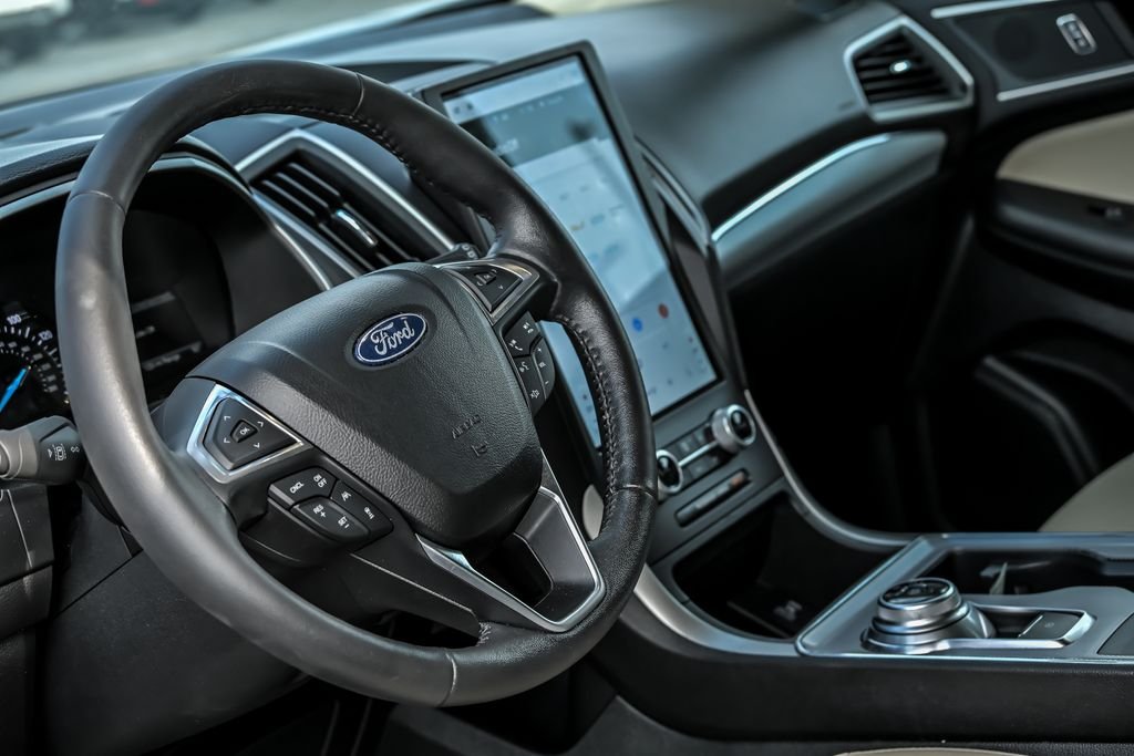 Used 2021 Gray Ford SEL image 18