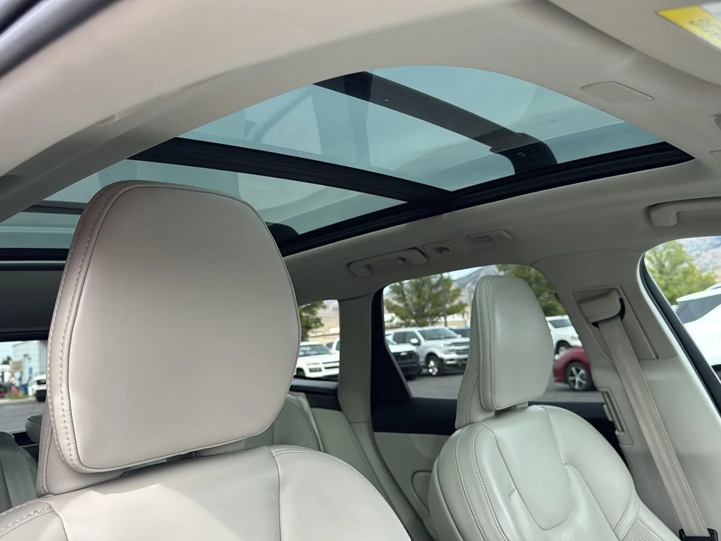 2023 Volvo XC60 Ultimate - Photo 2