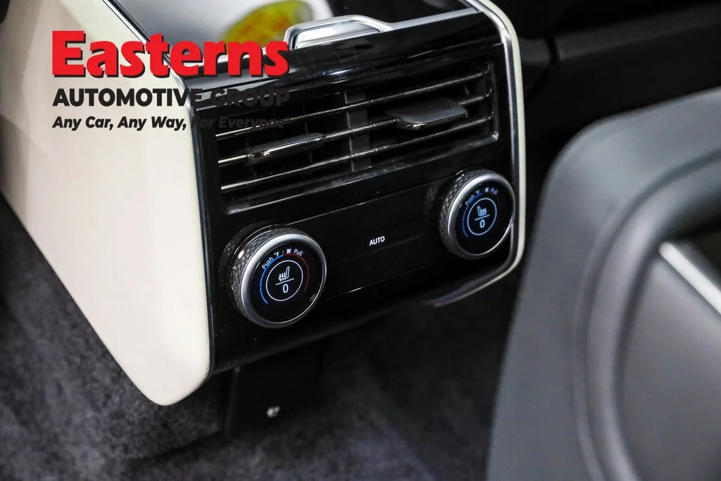 Used 2024 White Land Rover Autobiography image 24