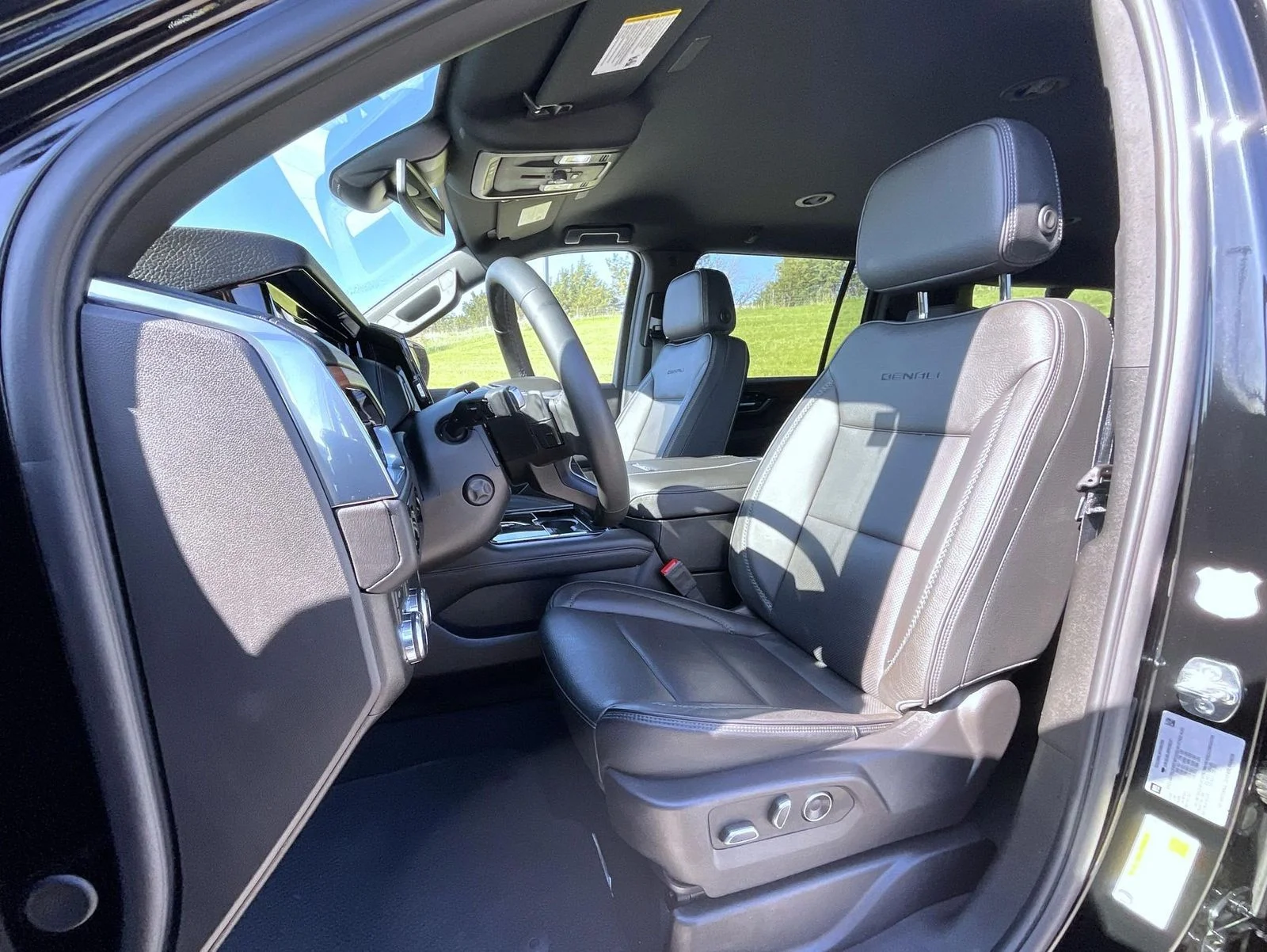Used 2025 Black GMC Denali image 10