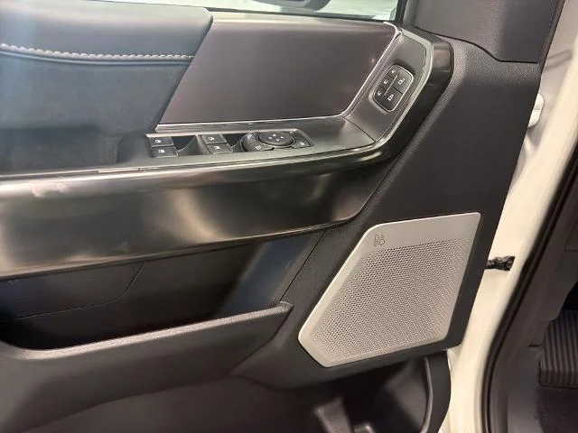 New 2026 Star White Metallic Tri-Coat Ford Platinum® image 28