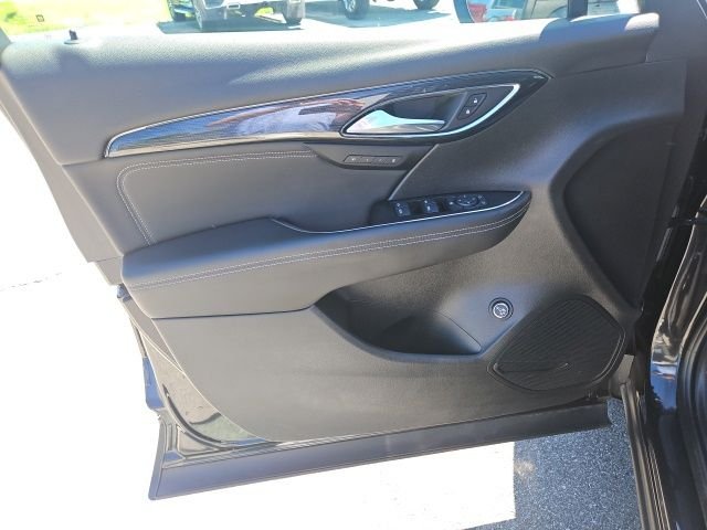 Used 2023 Black Buick Essence image 17