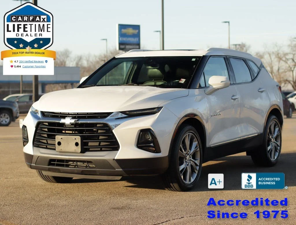 Used 2022 Iridescent Pearl Tricoat Chevrolet Premier image 3