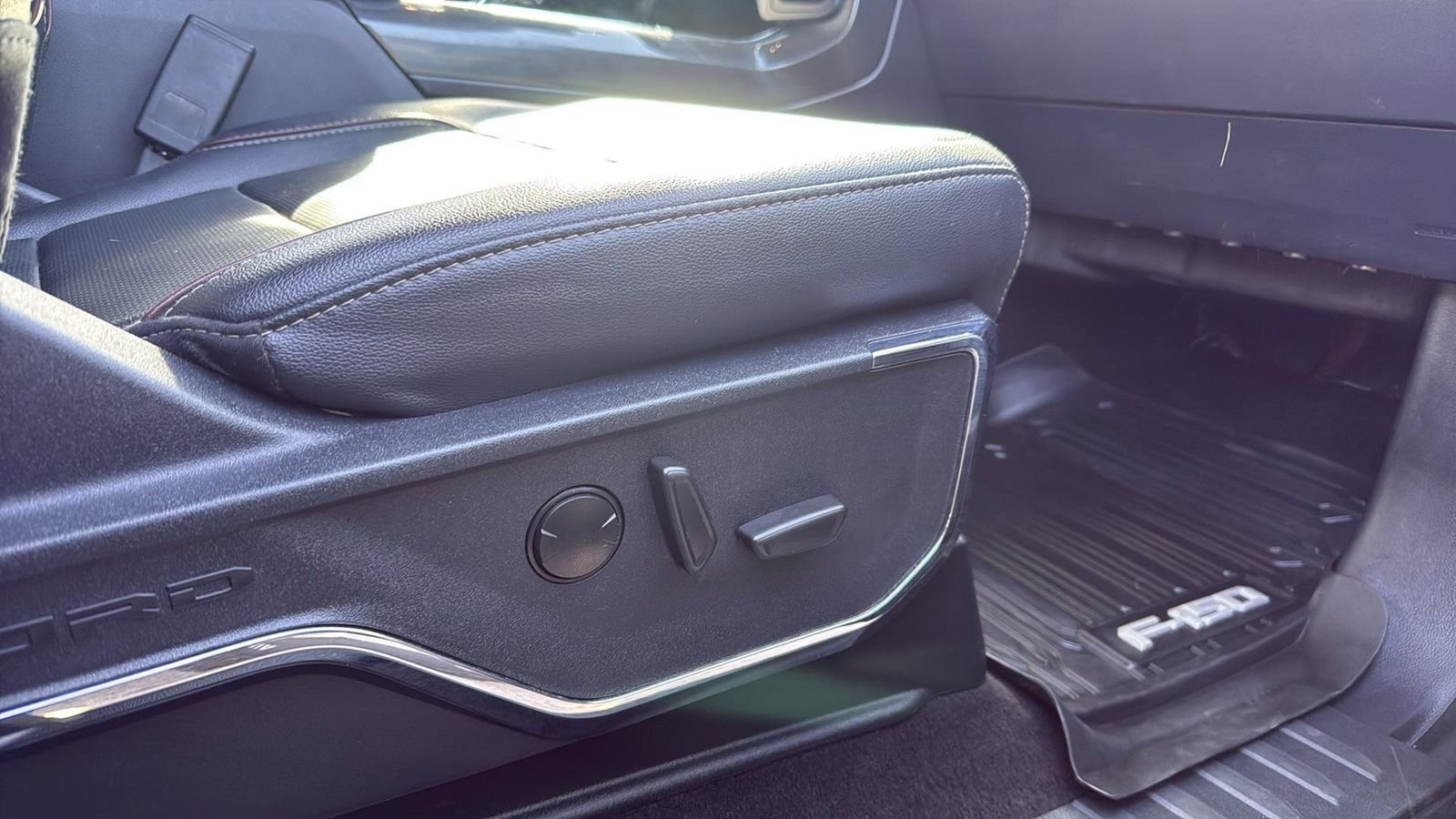 Used 2022 Black Ford Lariat image 34