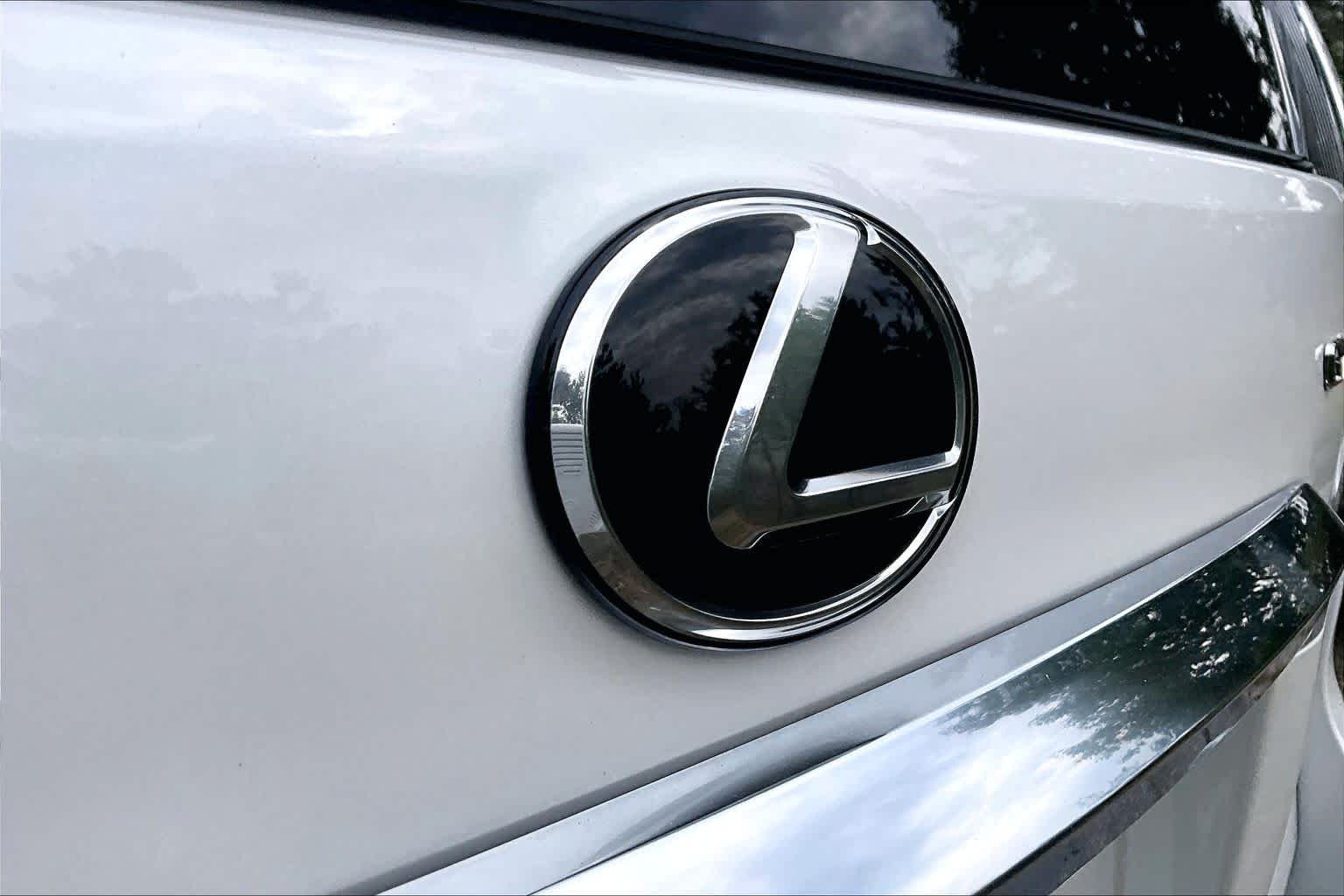 Used 2023 Eminent White Pearl Lexus Premium image 30