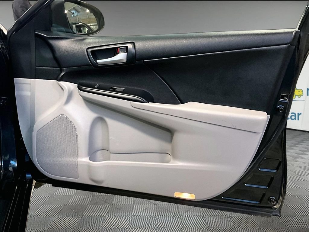Used 2014 Gray Toyota LE image 12