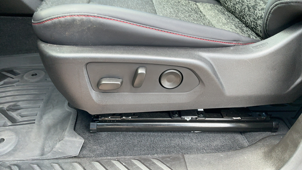 Used 2025 Gray Chevrolet Z71 image 19