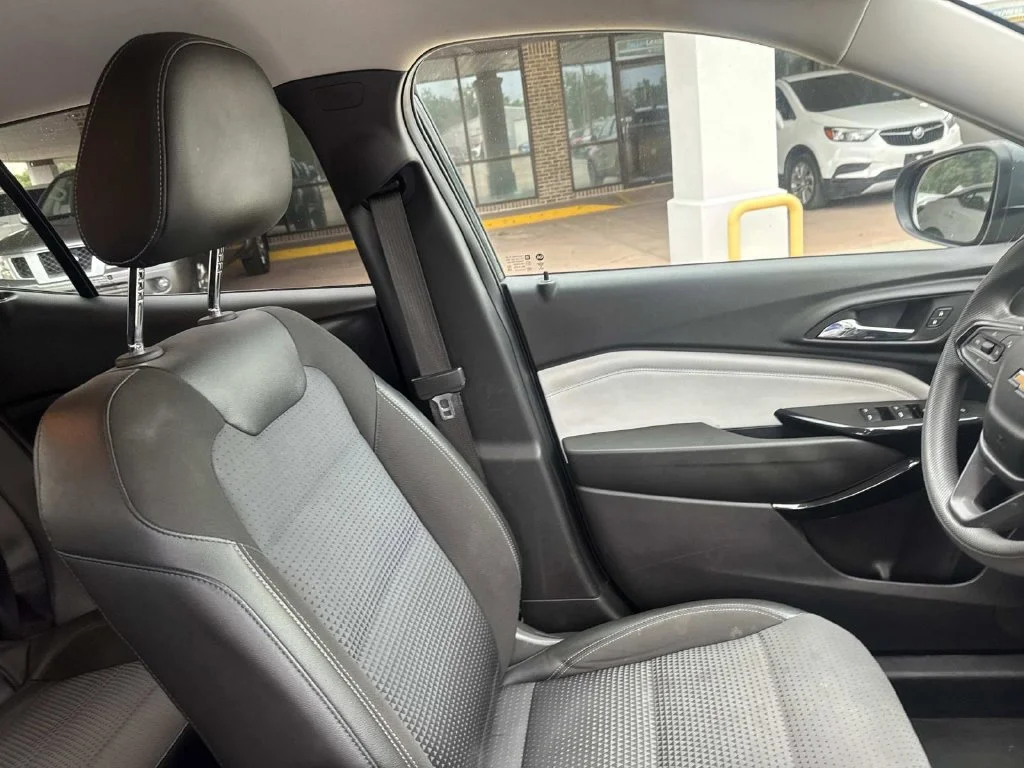 Used 2025 Gray Chevrolet LT image 18