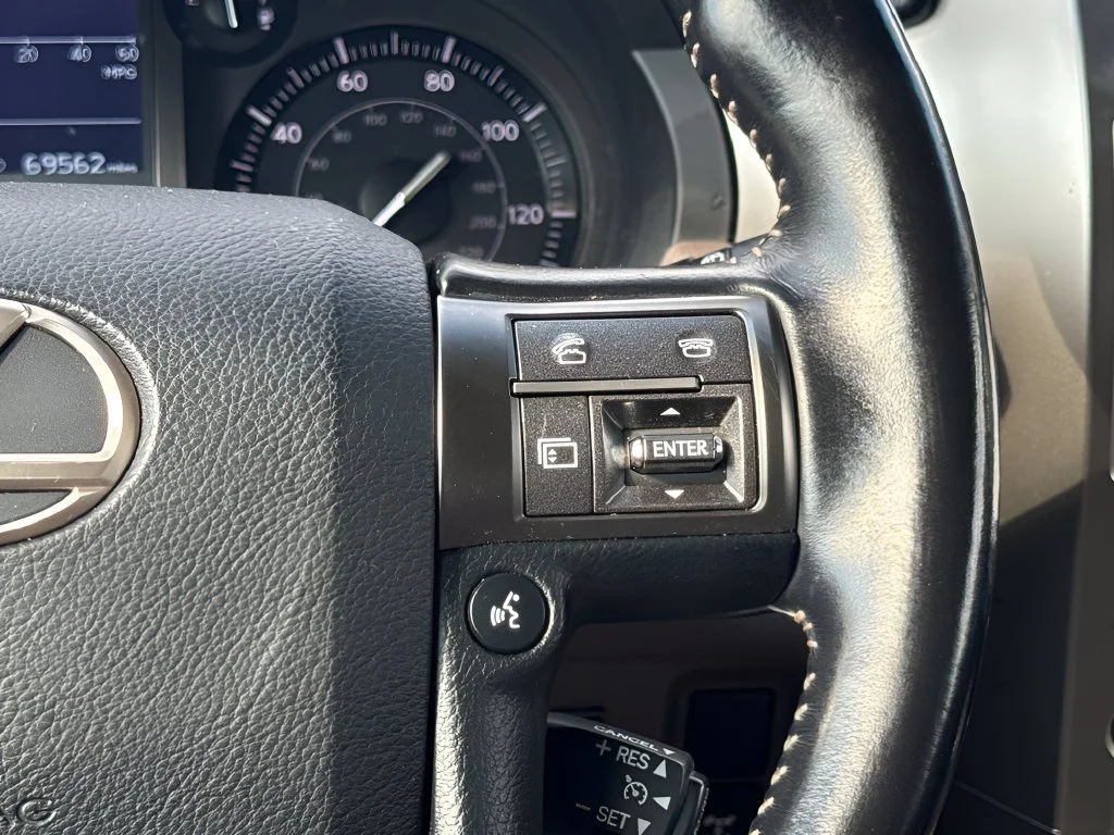 Used 2019 White Lexus 460 image 16