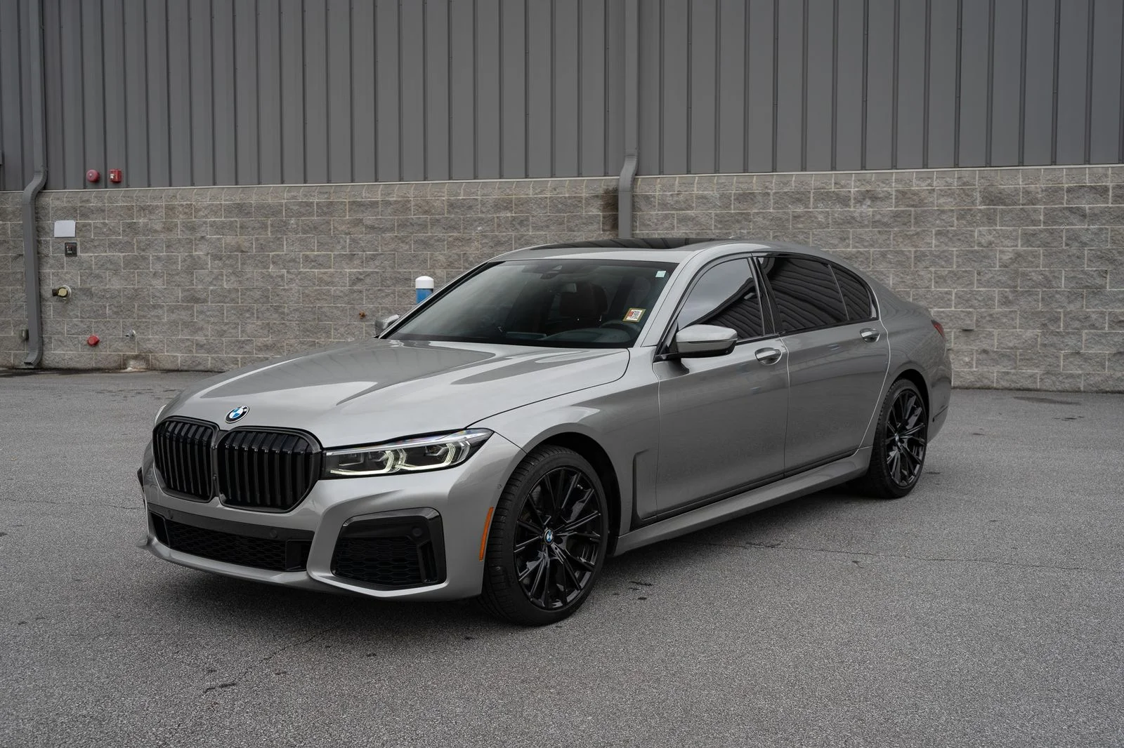 Used 2022 Gray BMW 750i xDrive image 11