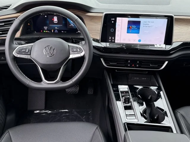 New 2026 Black Volkswagen 2.0T SE w/Technology image 8
