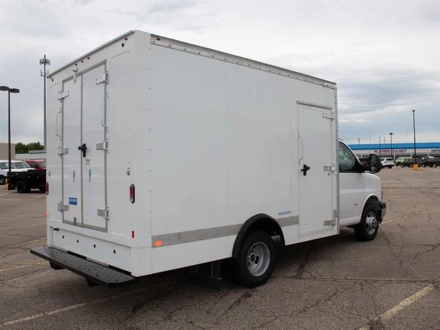 New 2025 Summit White GMC 1WT image 3