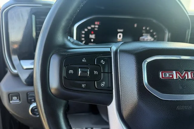 Used 2025 Onyx Black GMC Elevation image 19