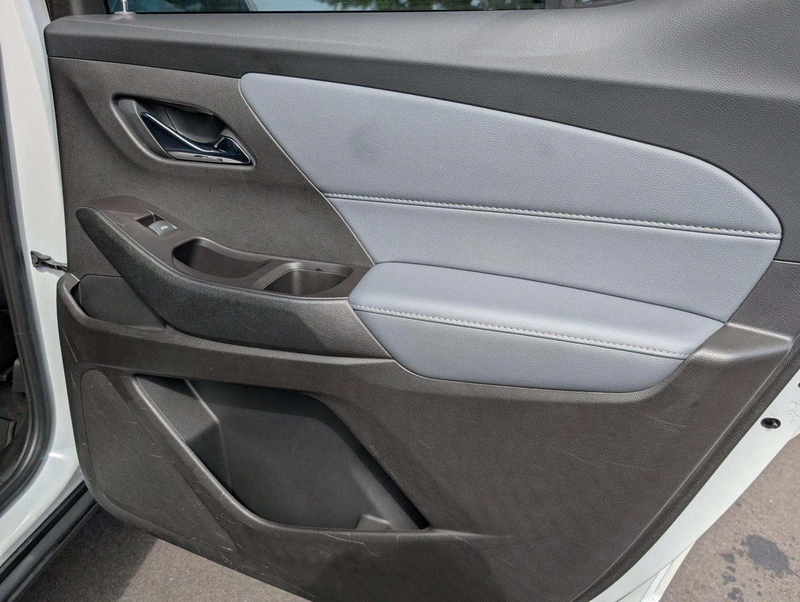 Used 2020 IRIDESCENT PEARL TRICOAT Chevrolet LT Leather image 36