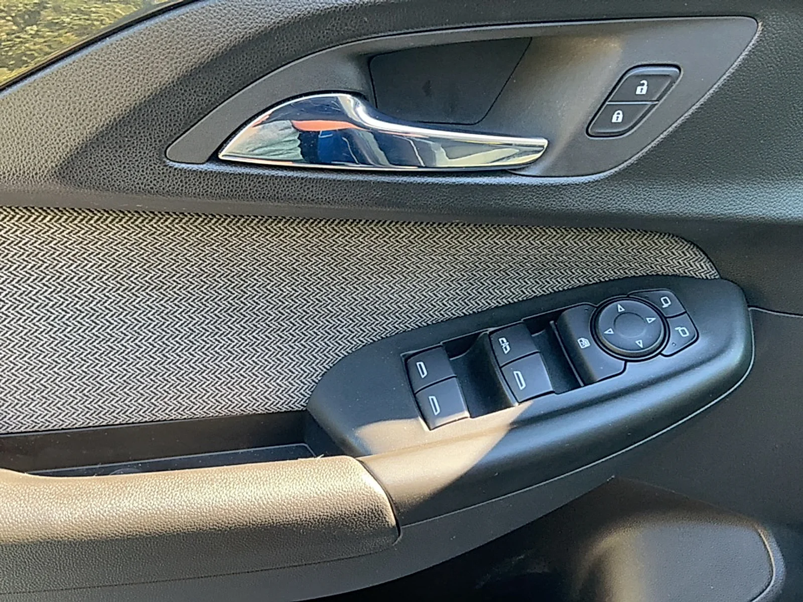 Used 2023 Blue Glow Metallic Chevrolet FWD LT image 9