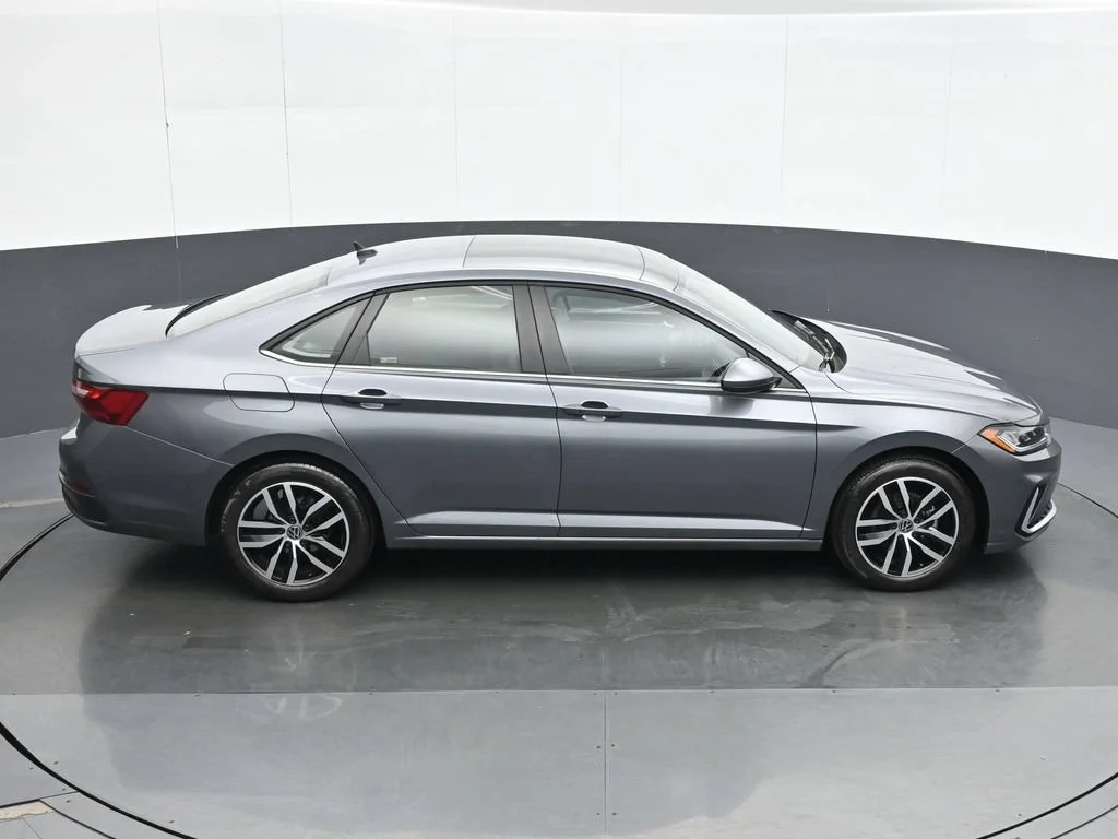 Used 2025 Gray Volkswagen 1.5T SE image 23