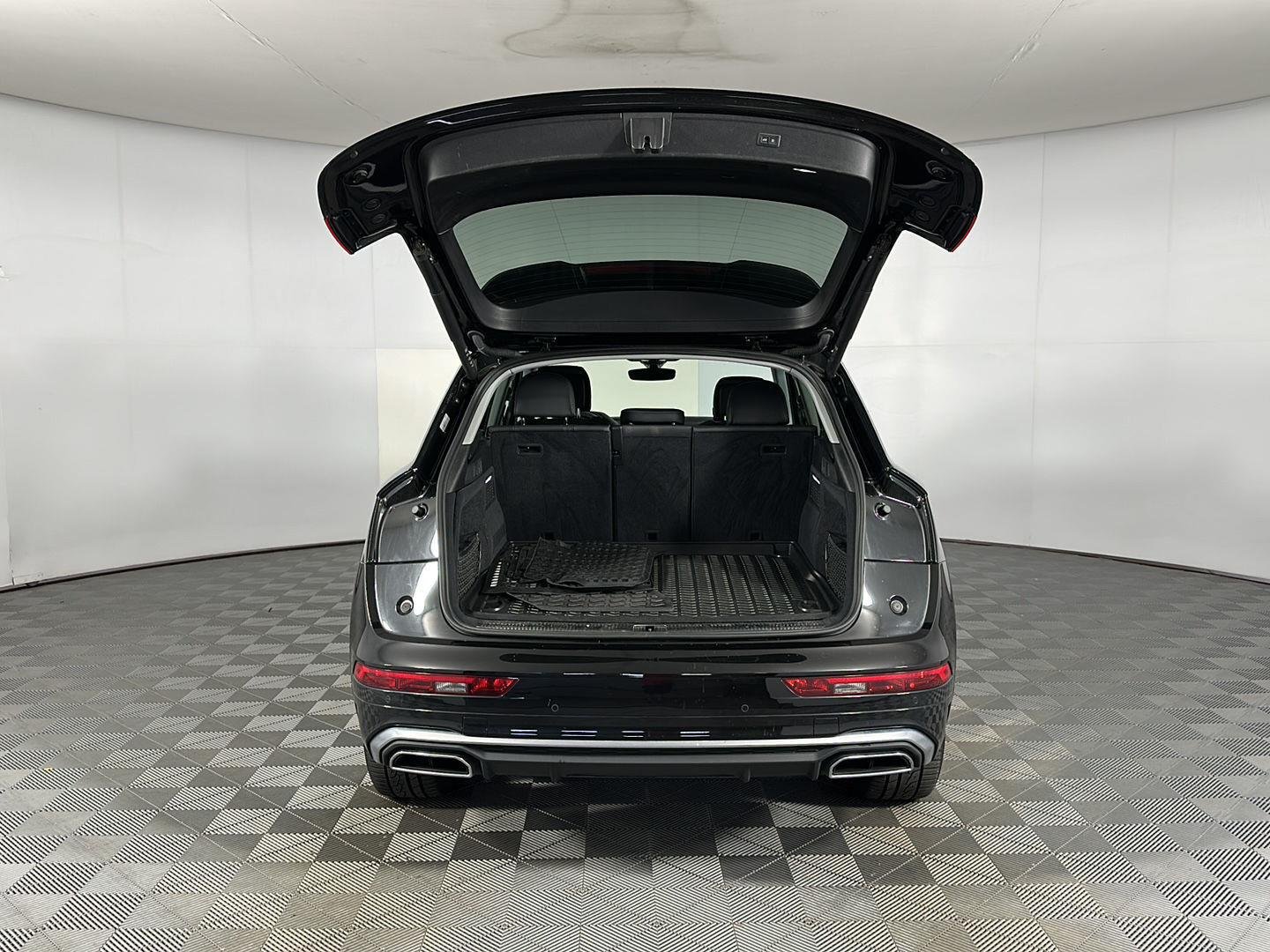 Used 2025 Mythos Black Metallic Audi S line Premium image 23