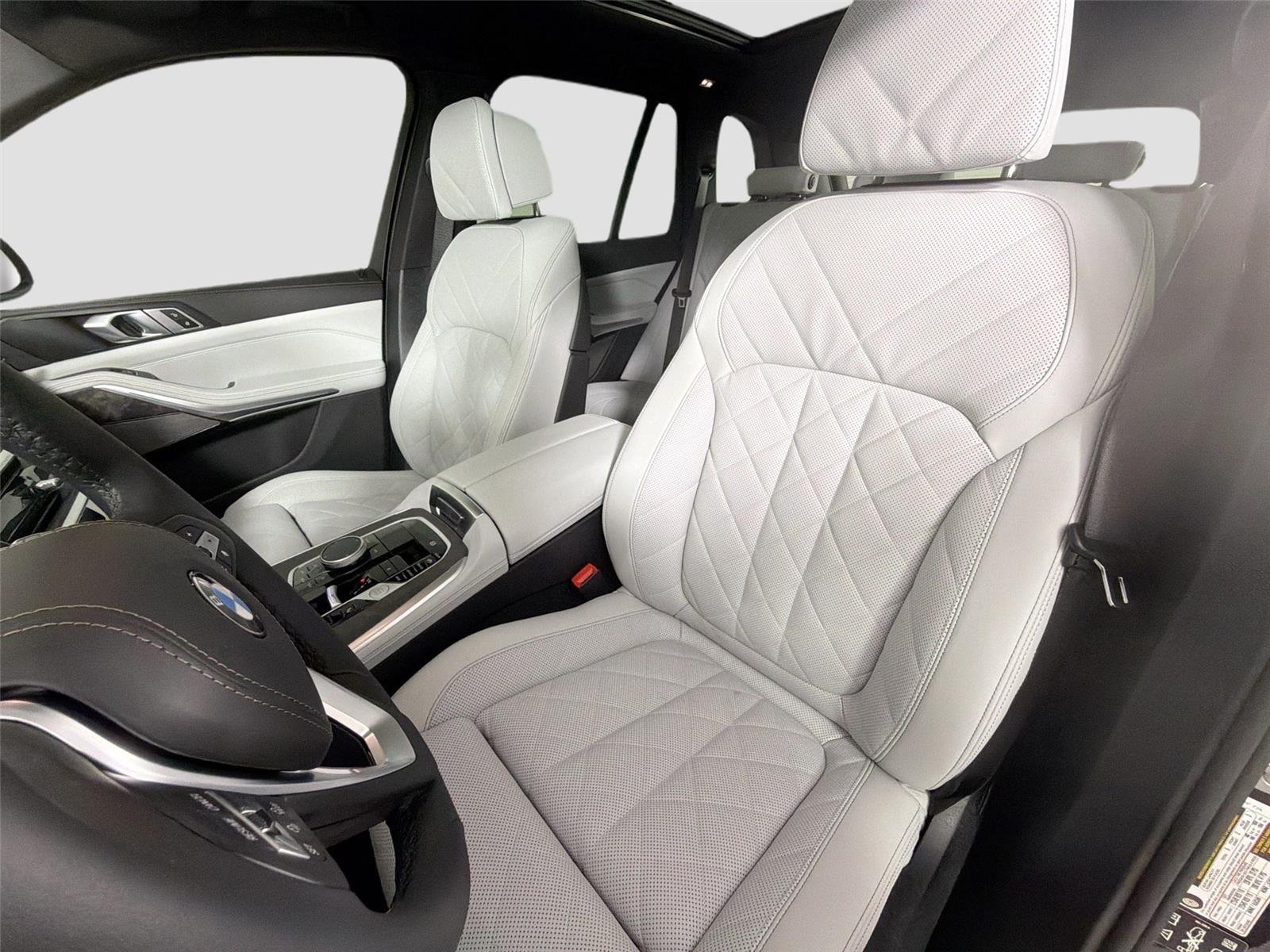 New 2026 Black Sapphire Metallic BMW xDrive40i image 19