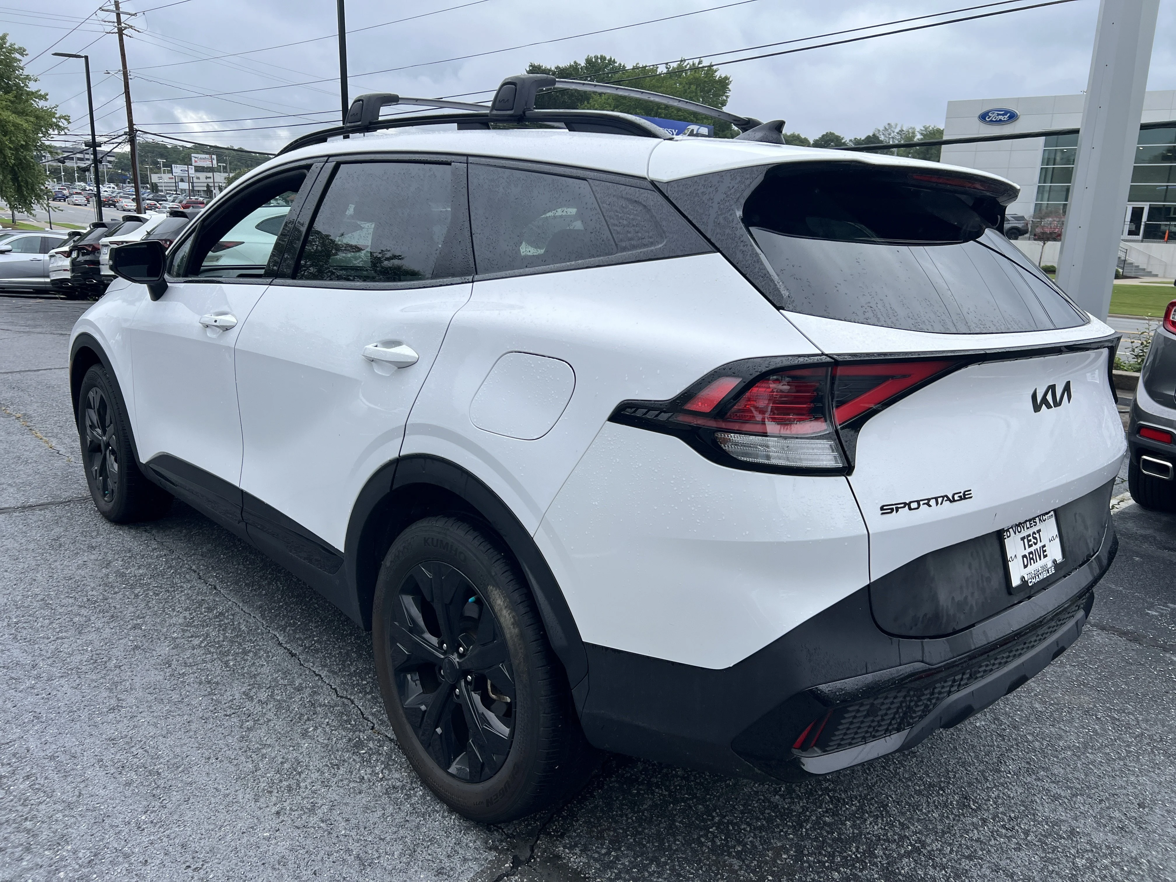 Used 2025 Glacial White Pearl Kia X-Line image 3
