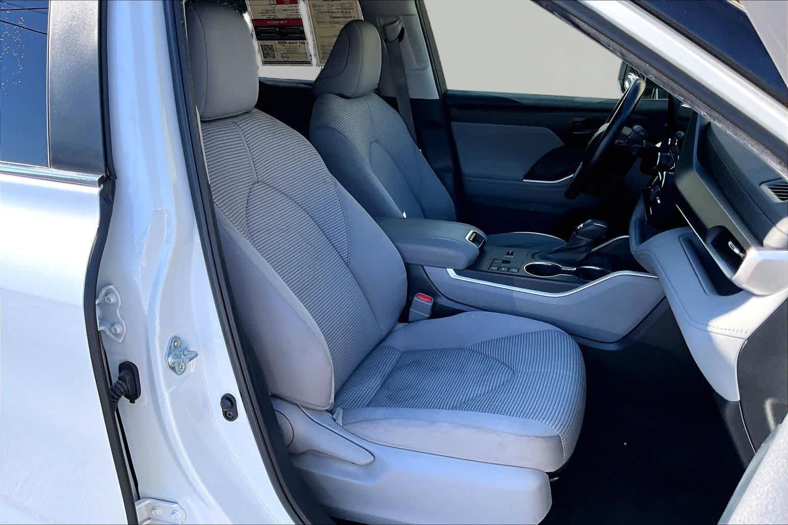 Used 2023 Wind Chill Pearl Toyota LE image 9