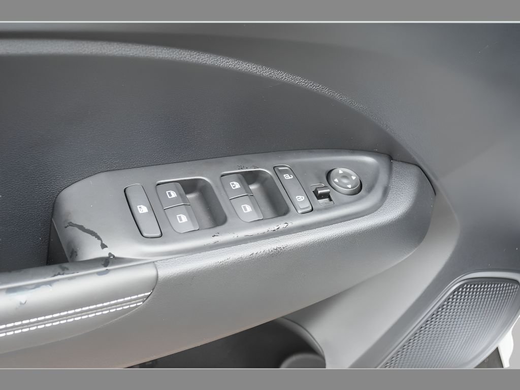 2025 Hyundai Venue Limited - Photo 17
