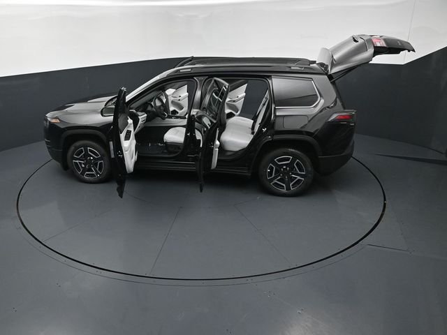 New 2026 Diamond Black Crystal Pearl-Coat Exterior Paint Jeep Limited image 27
