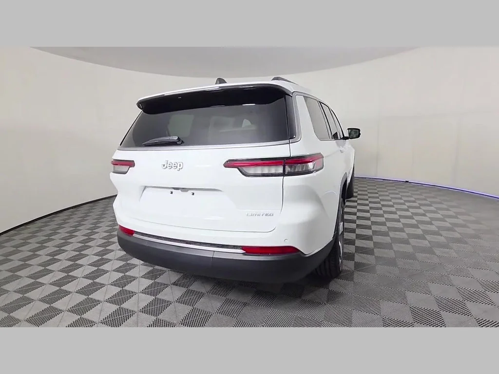New 2026 Bright White Clear-Coat Exterior Paint Jeep Limited image 28