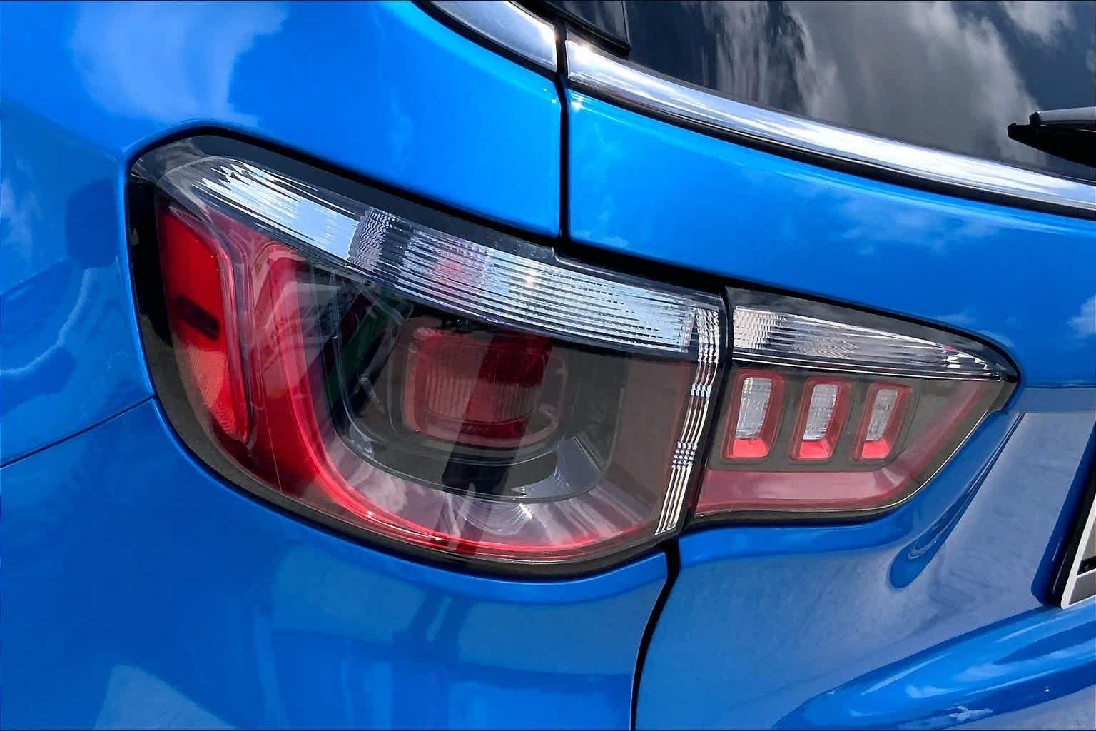 Used 2022 Laser Blue Pearlcoat Jeep Latitude image 28