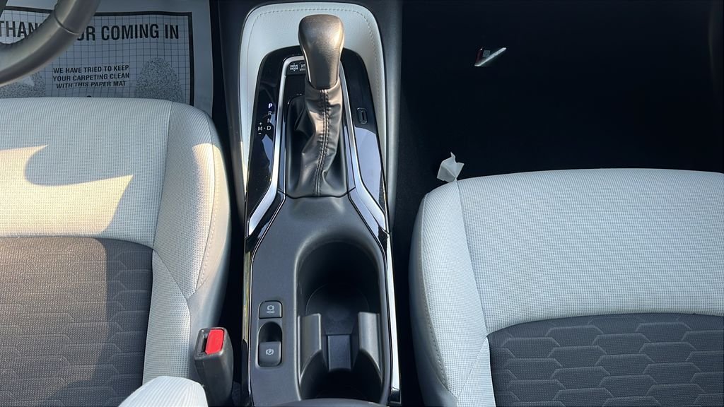 2025 Toyota Corolla Hatchback SE - Photo 14