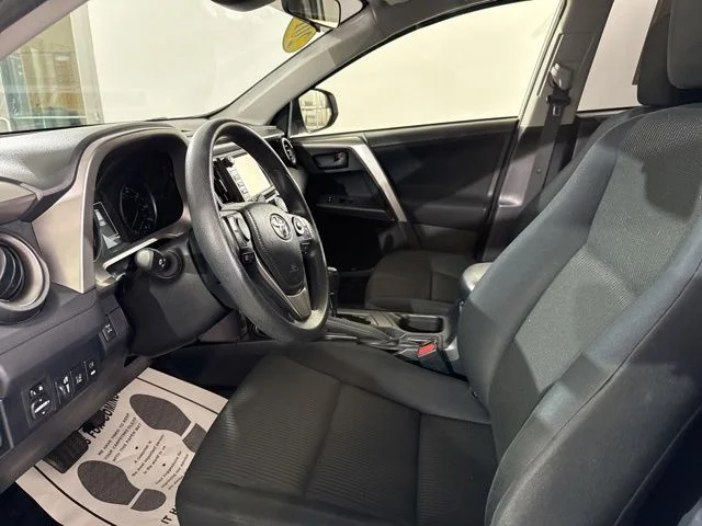 Used 2017 White Toyota LE image 18