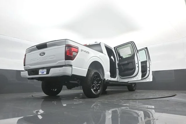 New 2026 Oxford White Ford XLT image 43