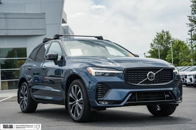 2024 Volvo XC60 B5 Ultimate Dark Theme AWD's photo