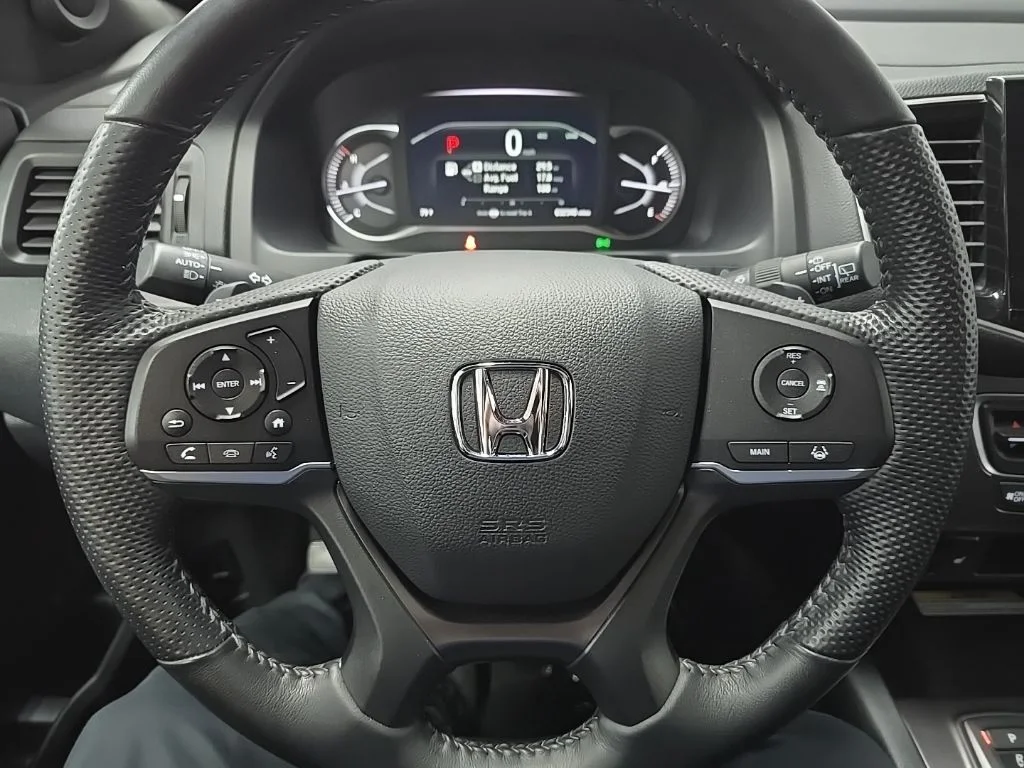 Used 2023 Black Honda EX-L image 19